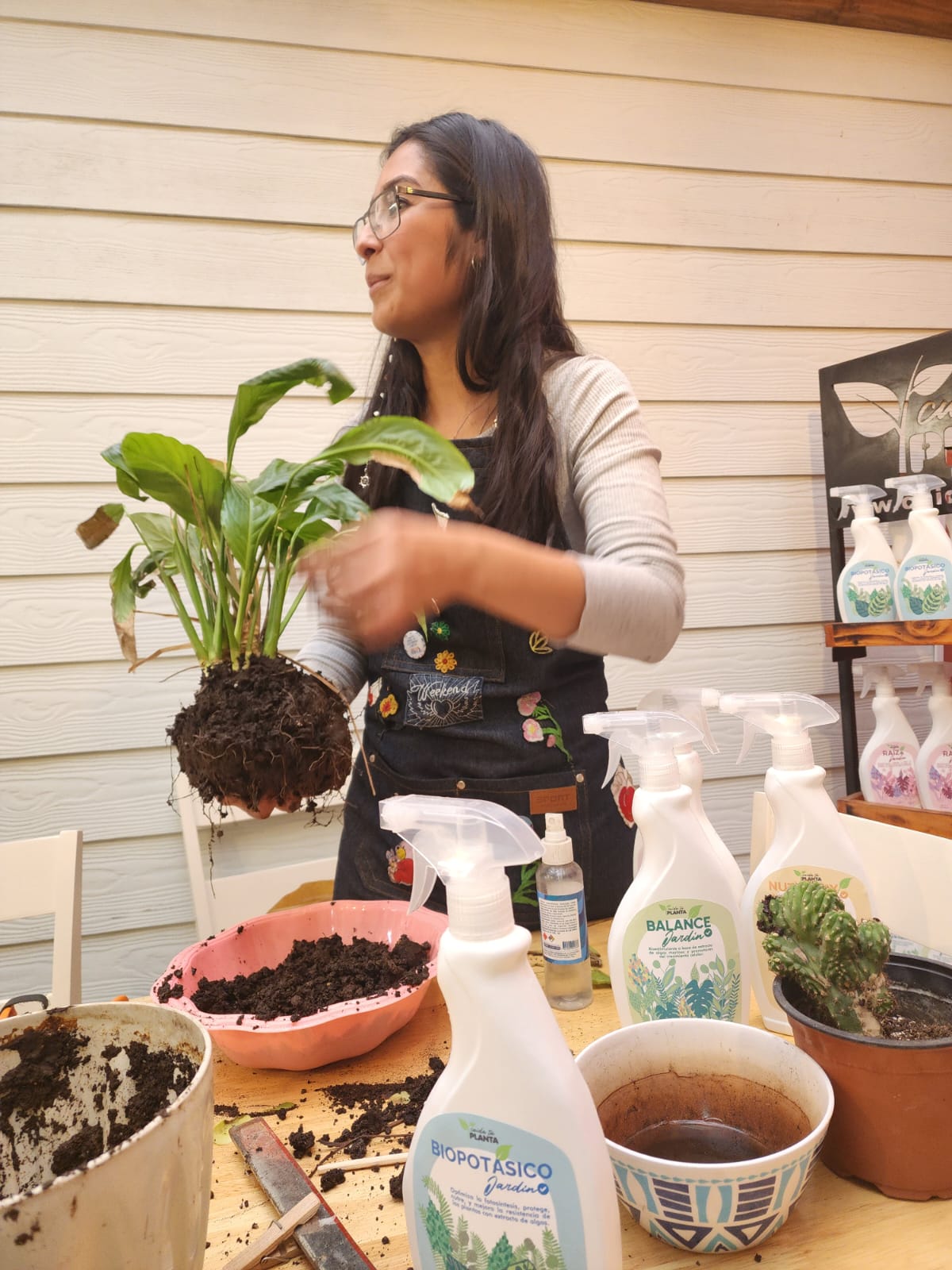 Dra. Plantas realizando una actividad